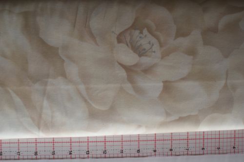FABRIC FREEDOM JAPANESE TAUPE - PARCHMENT LARGE FLORAL F103259